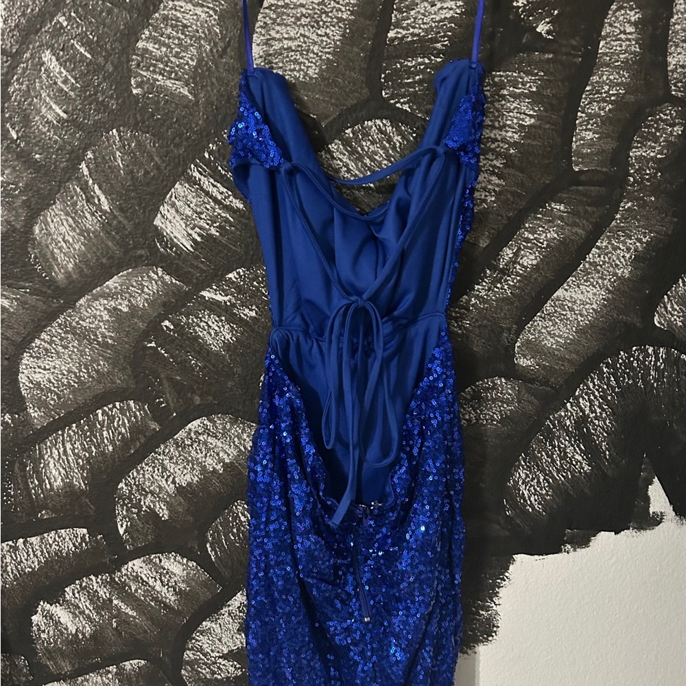 Elegant Blue Sequin Dress - Picture 2 of 3